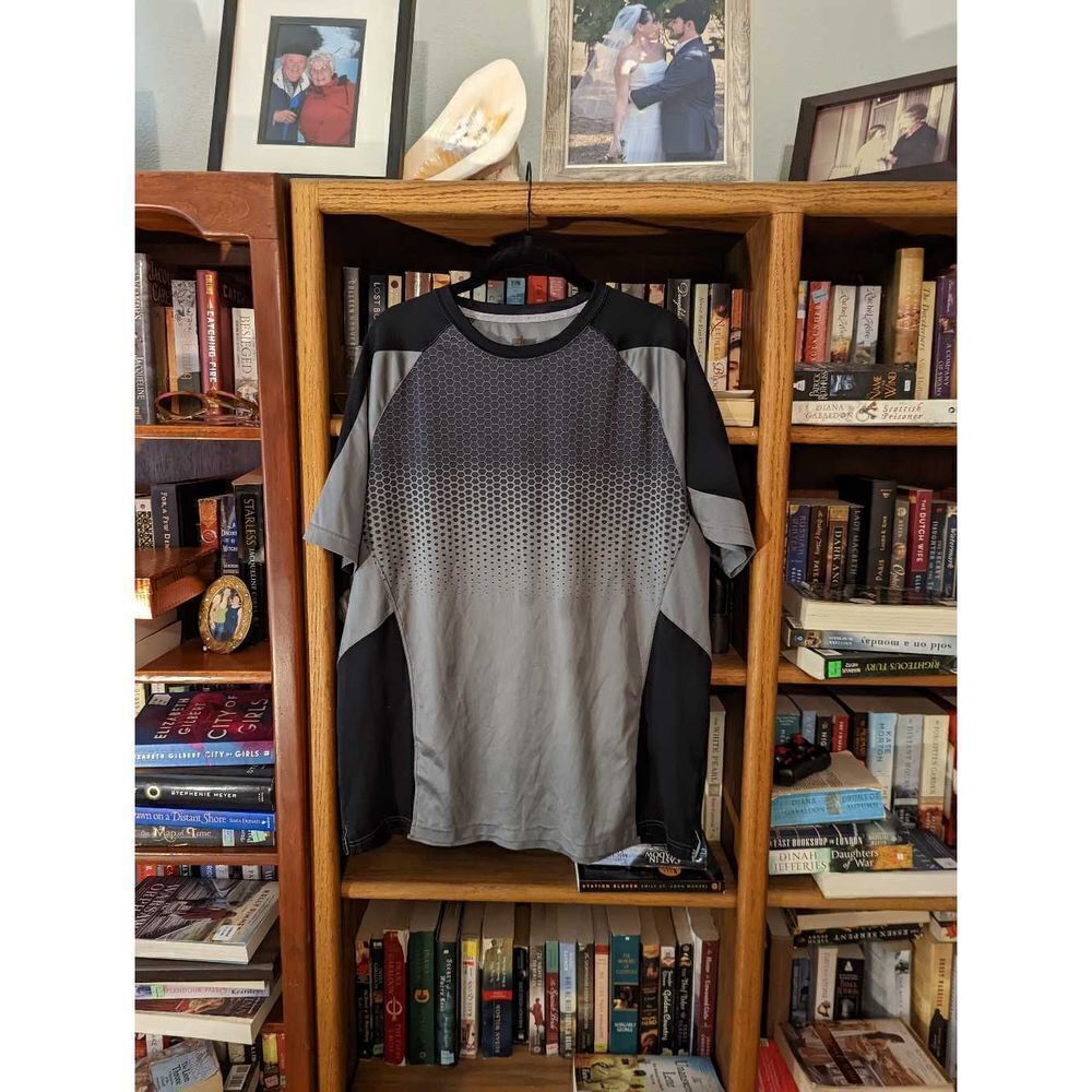 𝅺prince grey and black short sleeve rashguard sz xl